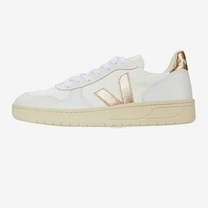 Veja V-10 sneakers. White/Gold Sz 8 (39EU)